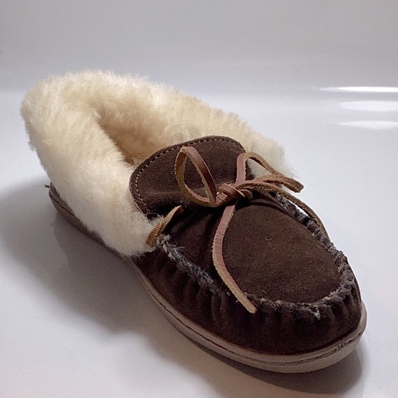 Minnetonka Women’s Alpine Sheepskin Moc Chocolate Size 7 - Picture 2 of 6